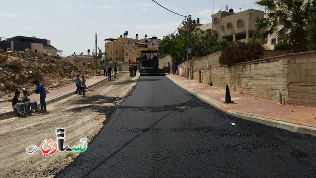  فيديو : من ايطاليا الى كفرقاسم ..رئيس البلدية المحامي عادل بدير يشرف على تزفيت الحي الجنوبي لمدرسة ابن خلدون 